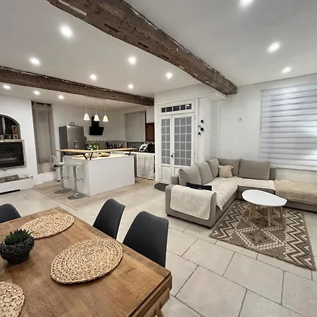 بيت للعطل Cozy House With A Terrace