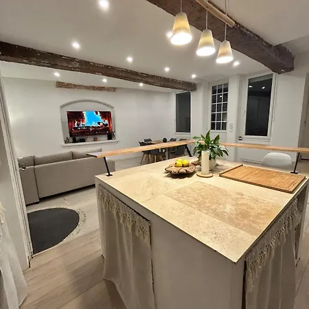 بيت للعطل Cozy House With A Terrace *
