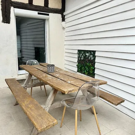 Cozy House With A Terrace Cires-les-Mello